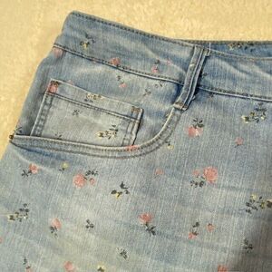 Wild Fable Womens Jean Shorts Size 26 Blue Floral Print Booty Casual High Rise